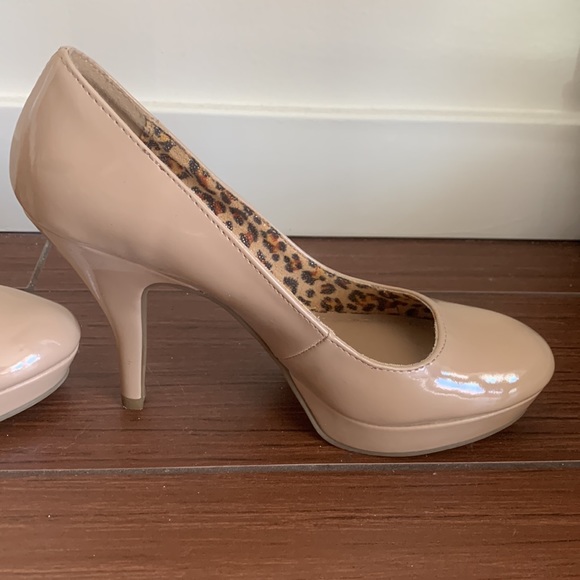 Nude heels size 9 - Picture 3 of 8